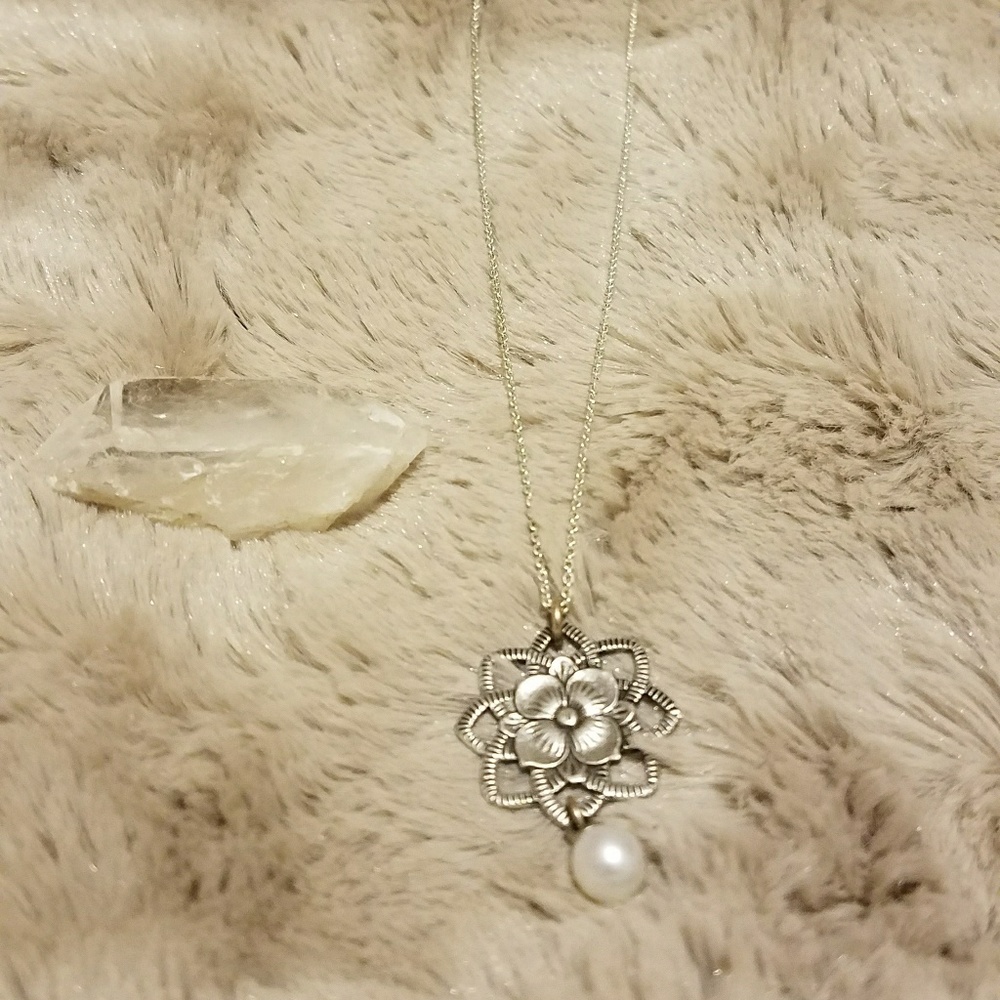 Vantel pearl necklace